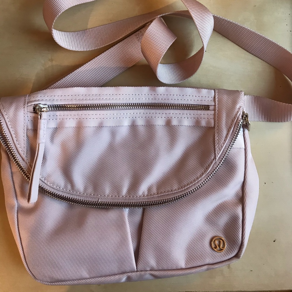 lululemon festiva bag II *5L/In the exact condition I originally purchased it in